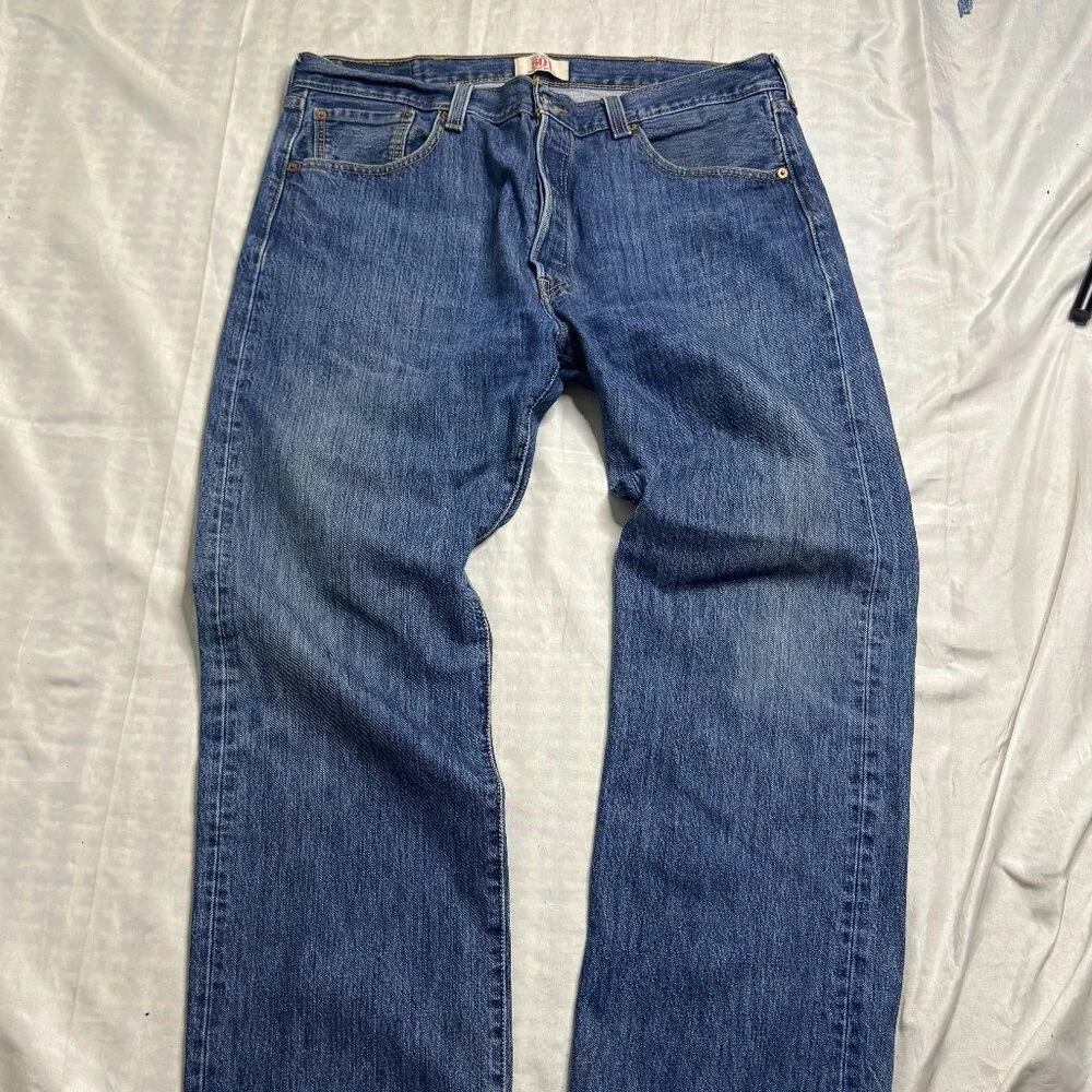 Levi 501 straight legs 38X32 - Picture 3 of 6